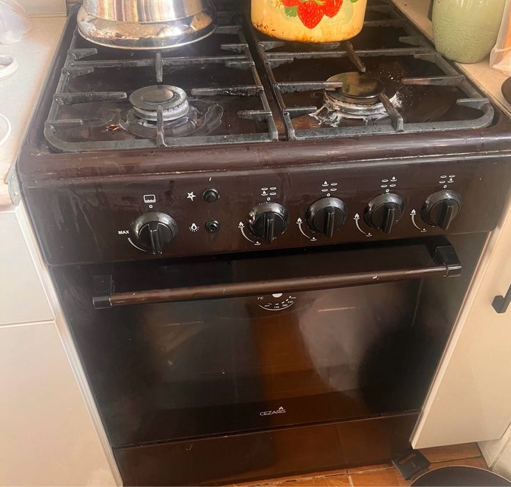 Продам б.у газовую плиту