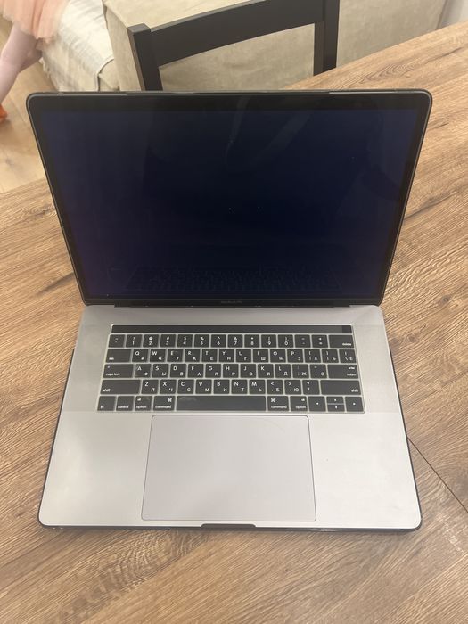 MacBook pro 15’ (2019) i9/16 Gb/512 Gb