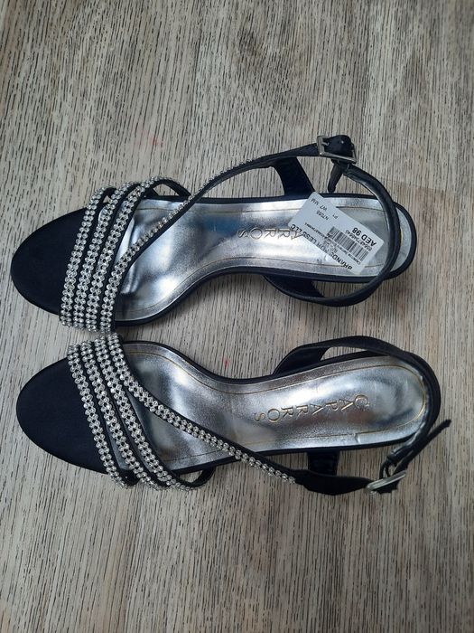 Босоножки Caparros