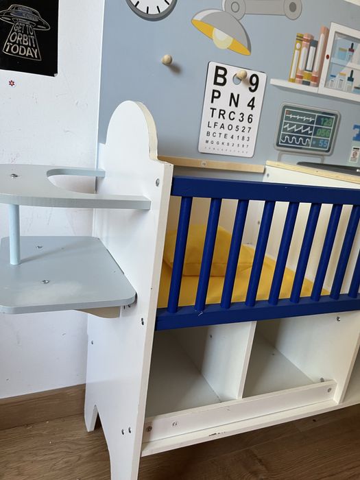 Докторска клиника дървена