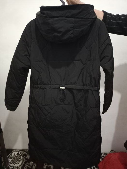 Женская  теплая длинная куртка, с капюшоном