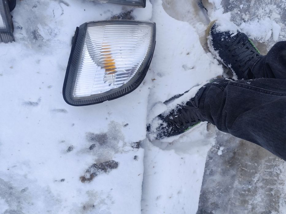 Ляв и сто п и ляв и десен мигач за subaru forester 2000 година