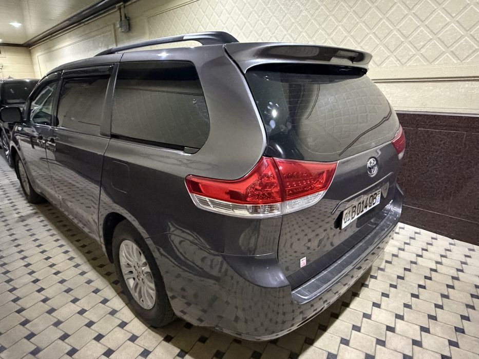 TOYOTASienna avto