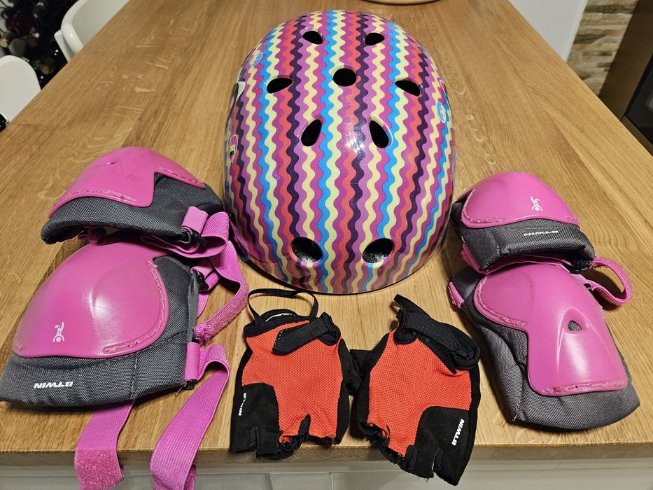 Cască+genunchiere+cotiere+mănusi