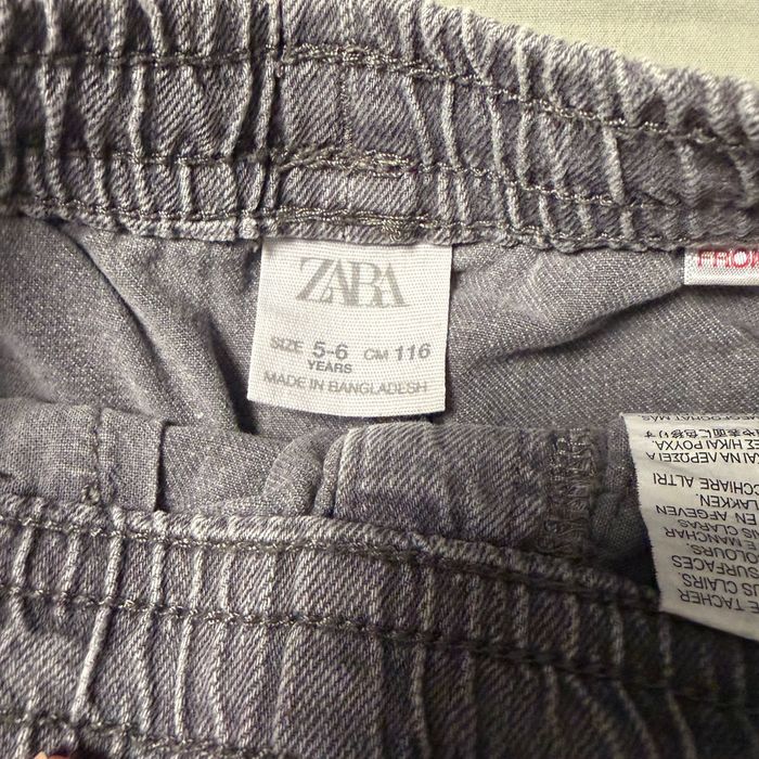 Pantaloni scurți gri închis de la  Zara, mărimea 5-6 ani (116)