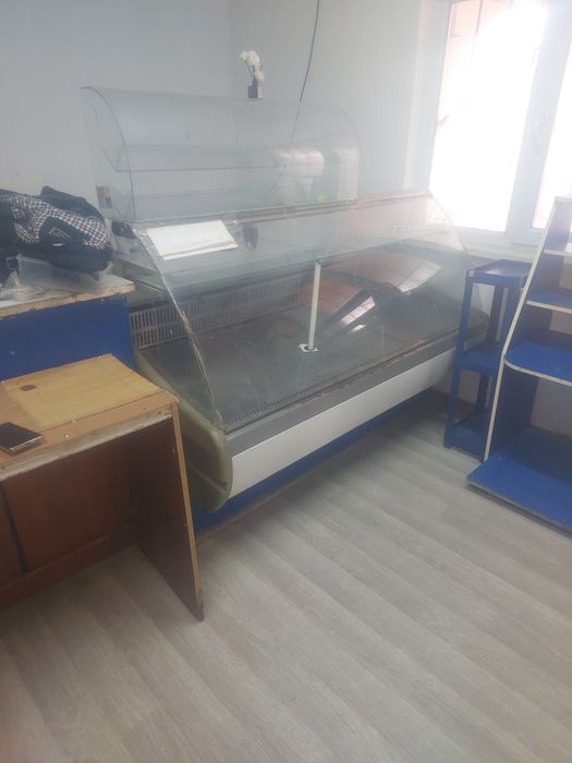 Холодильник витринный