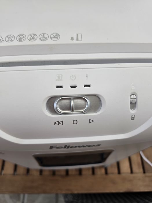 Шредер-Унищожител на документи Fellowes Powershred® 15C, Ръчен, 15 листа, Сross-cut,