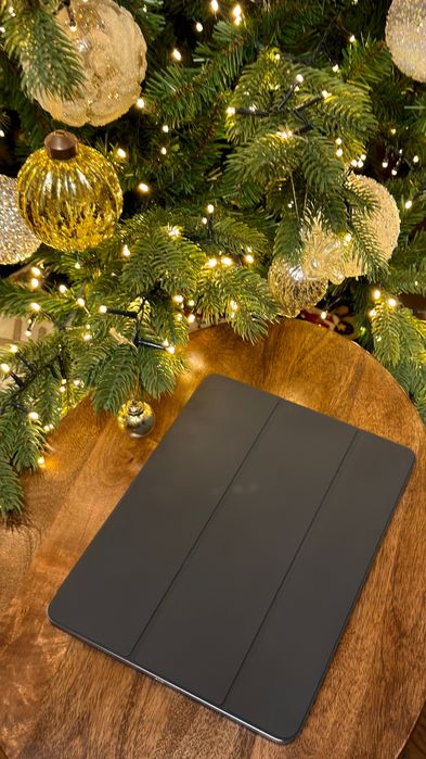 iPad Pro M2 12.9 с magic keyboard