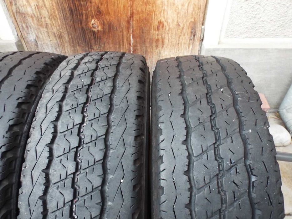 vand 4 anvelope de vara 215/70/15C bridgestone duravis pret 500lei