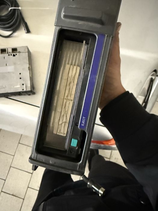 Оригинал магнитола и Cd чейнджер