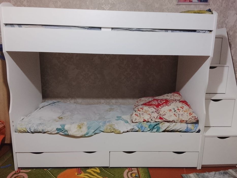 Продаём кровать двух ярусная