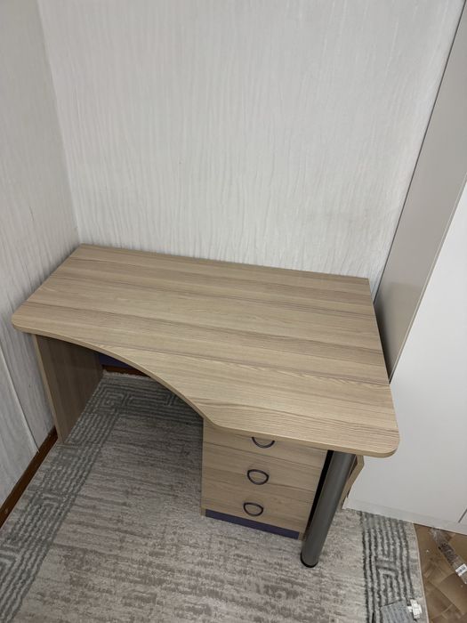 Письменный стол