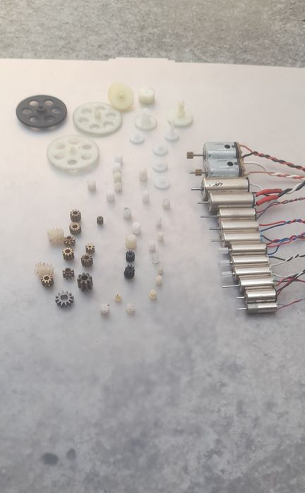 Микродвигатели шестерёнки подшипники втулки и разные запчасти