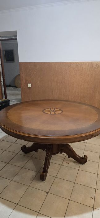 Продам стол обеденный