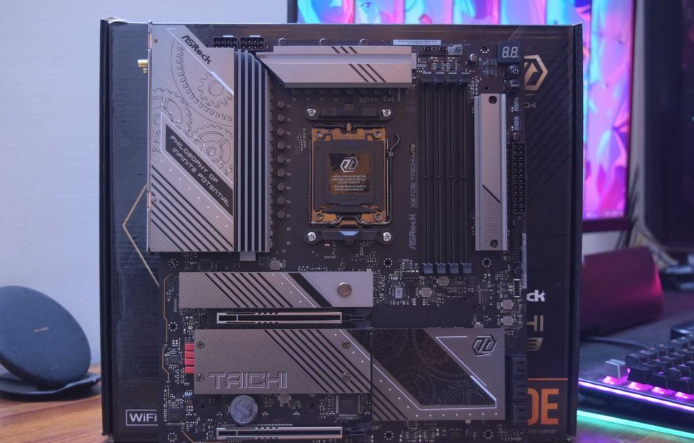 Procesorul AMD Ryzen 7 9800X3D + Placa de Baza AsRock X870E Taichi Lite factura+garantie