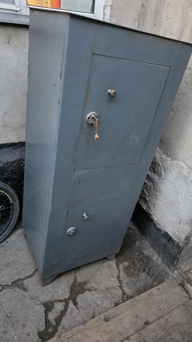 Продам железный сейф