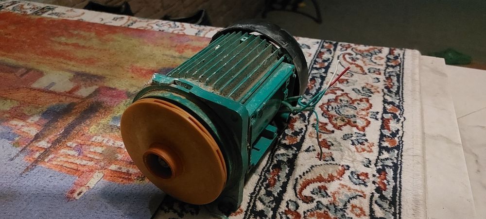 Продам ассинхронный двигатель