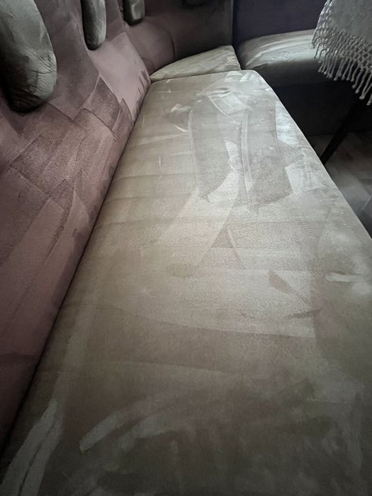 Продавам разтегателен ъглов диван удобен за хол или всекидневна.