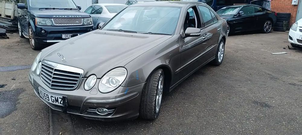 Dezmembrari / Dezmembrez E320 (W211) 45690 cutie viteze automată cod culoare 963 (MANUFAKTUR gri indium - vopsea metalizată)