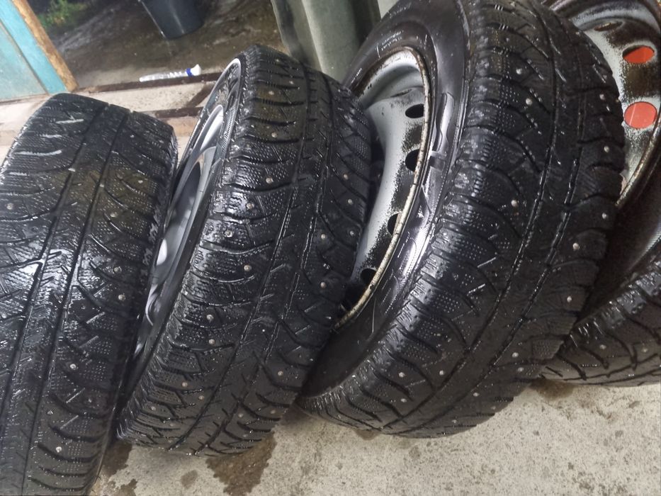 Продам комплект зимних шин с дисками