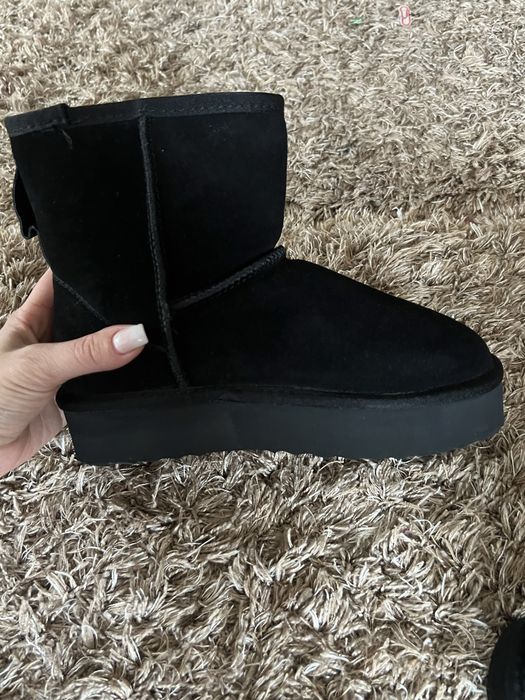 Боти от естествен велур в черно ugg