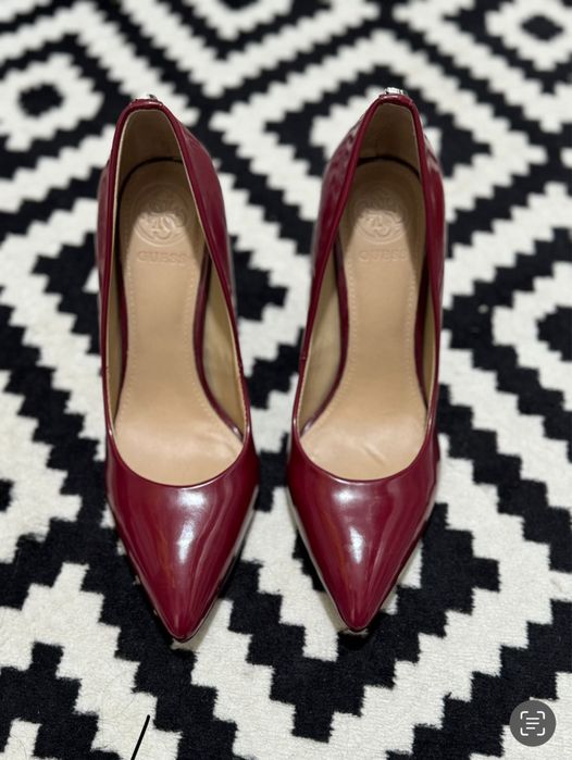 Pantofi Guess marimea 35