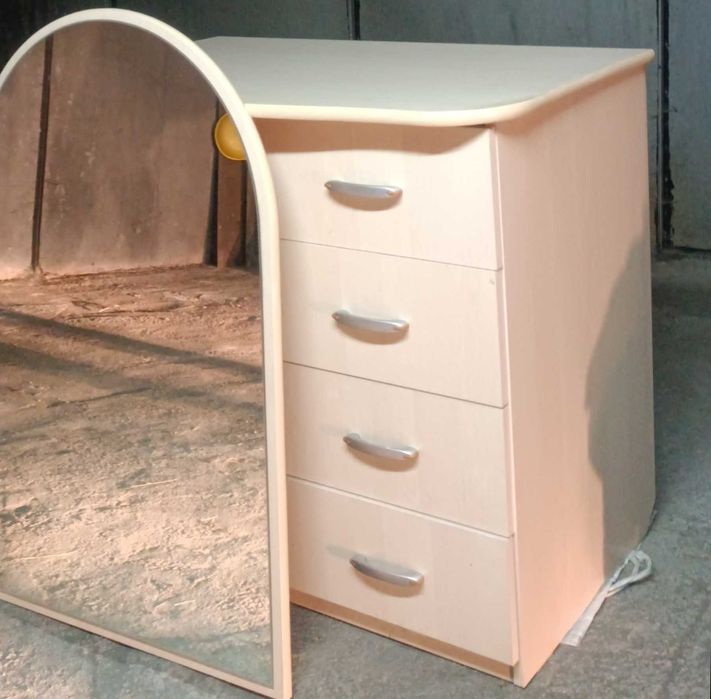 Комод + зеркало над комодом