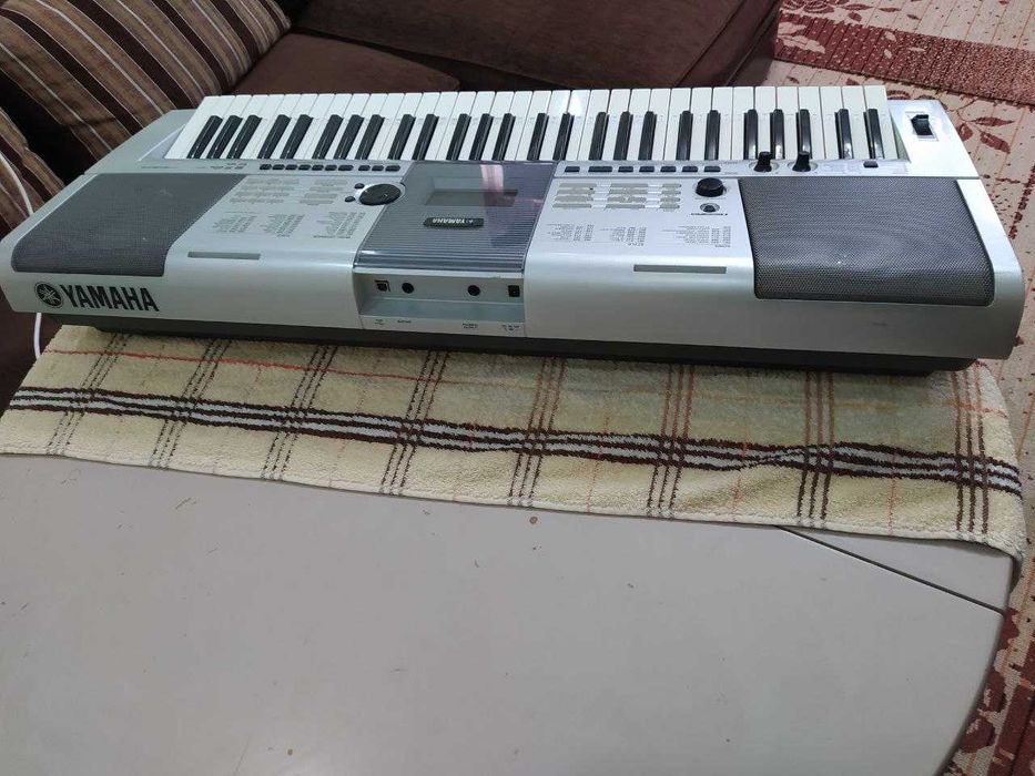 Синтезатор "ямаха е-403" в отличном состоянии