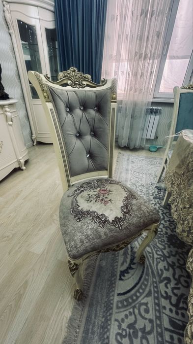 Продам горку, стол, стульи, сервант