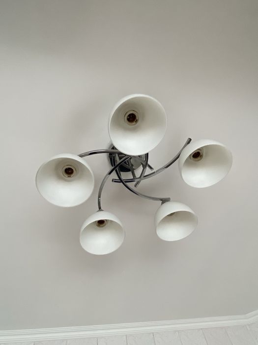 Продаю люстру потолочную