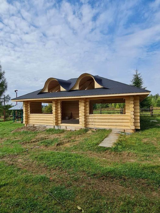 Foișoare și cabane din lemn rotund busteni