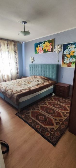 Мебель.кровать и тумбы