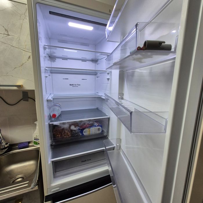 Холодильник LG  бежевый