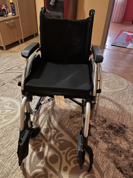 Scaun cu rotile,nefolosit