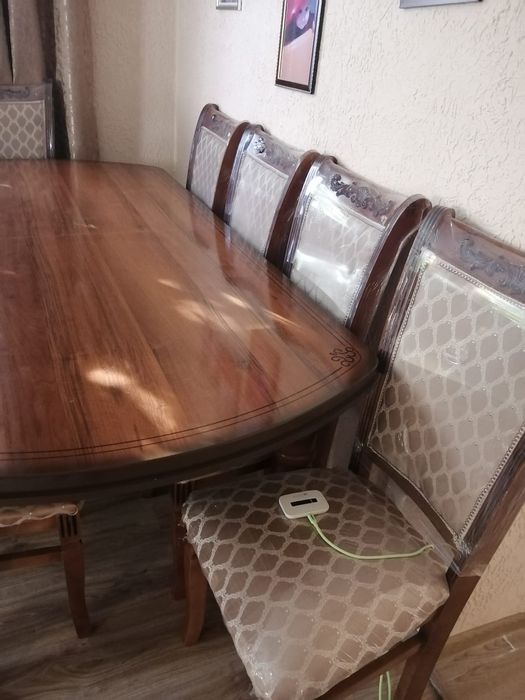 Срочно продам стол и стулья