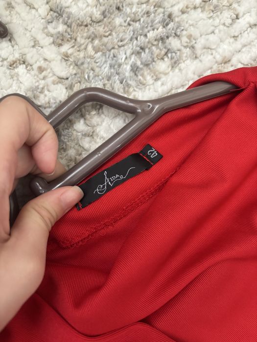 эффектное красное платье