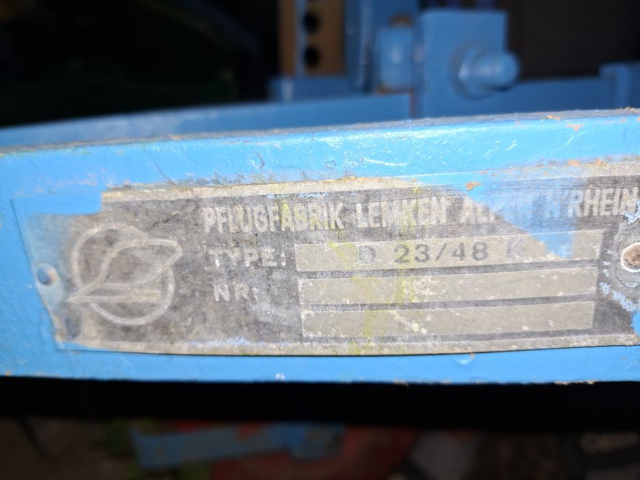 Vând plug lemken
