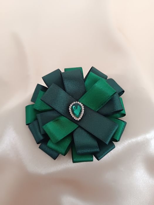 Broșe lucrate manual