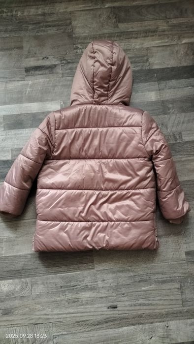Продам куртку на девочку , осень.