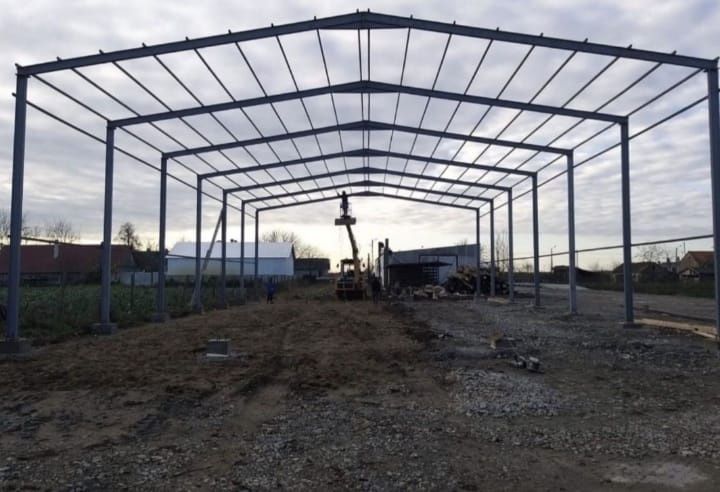 Vând hală metalică de pe stoc 10 m lățime cu 25 lungime