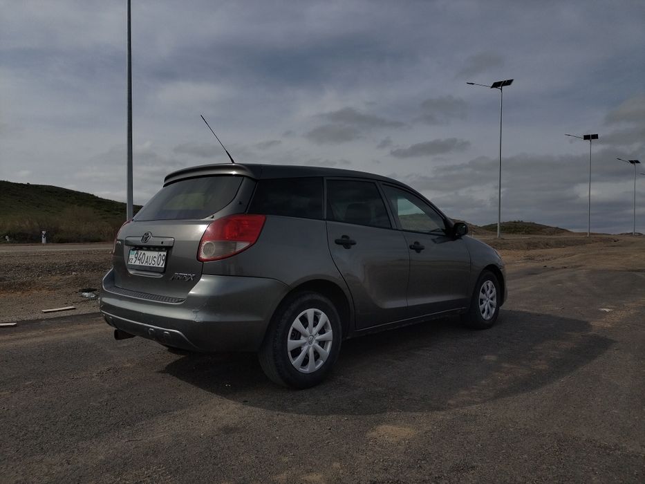 Toyota matrix 2004 года.
