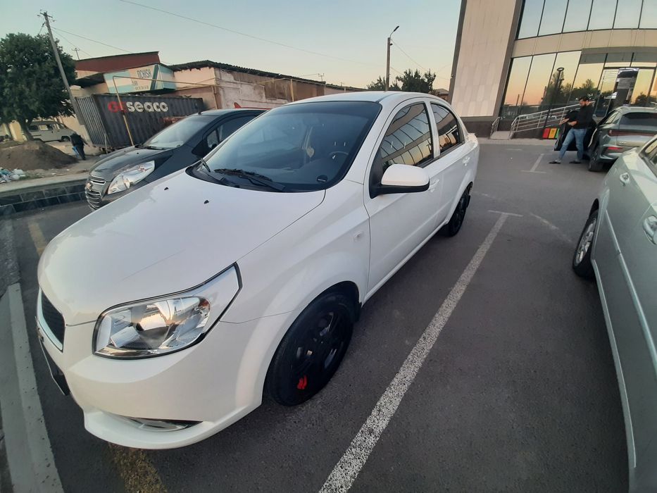 Nexia 3 avtomat sotiladi