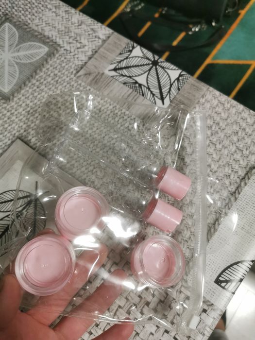 Vând diferite accesorii