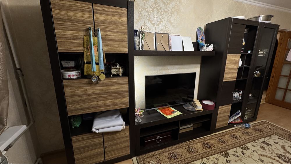 Продам мебель в гостнной.