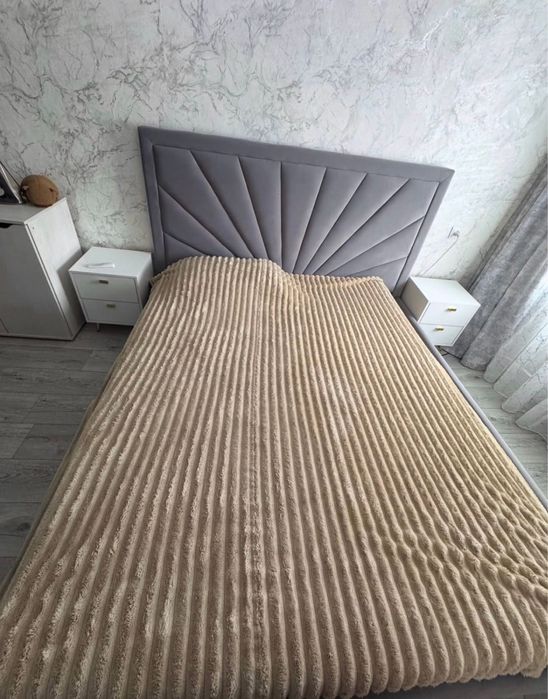 Продам кровать+матрас+две тумбы