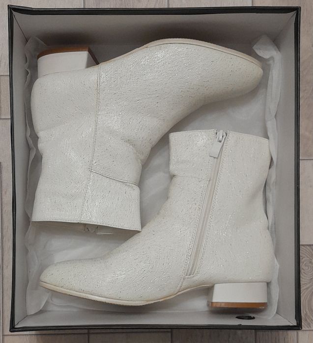 Демисезонная, женская обувь.