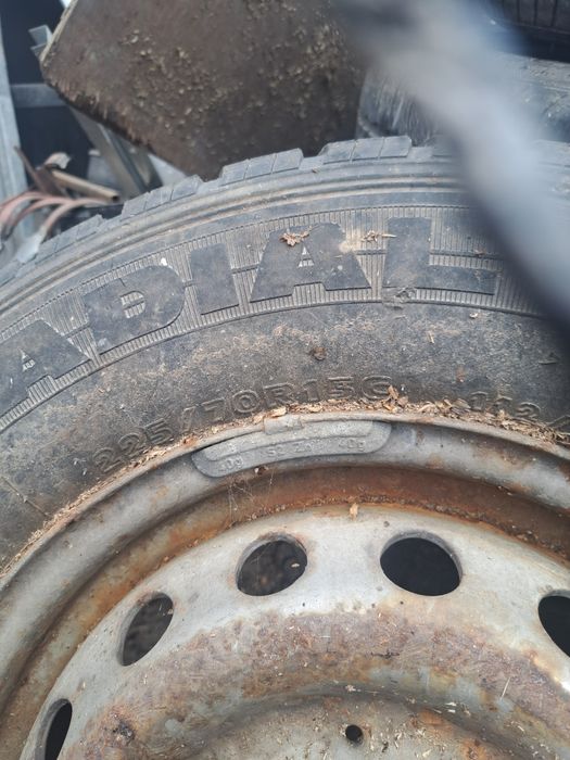 Cauciucuri diferite dimensiuni  și c uri