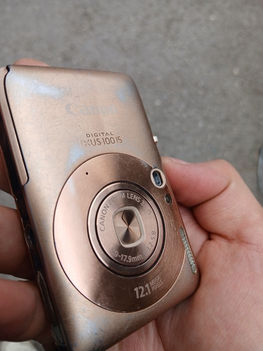 Винтажный фотоаппарат Canon Digital IXUS 100 IS