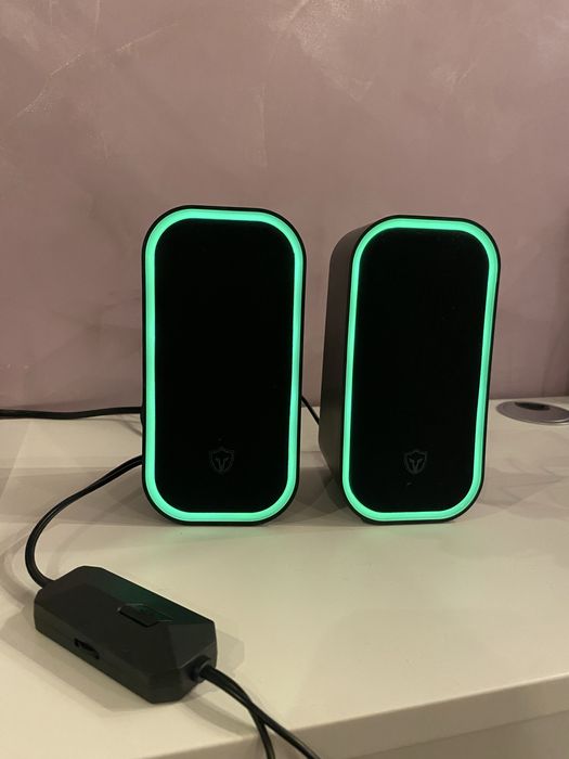 Светещи колонки с няколко цвята