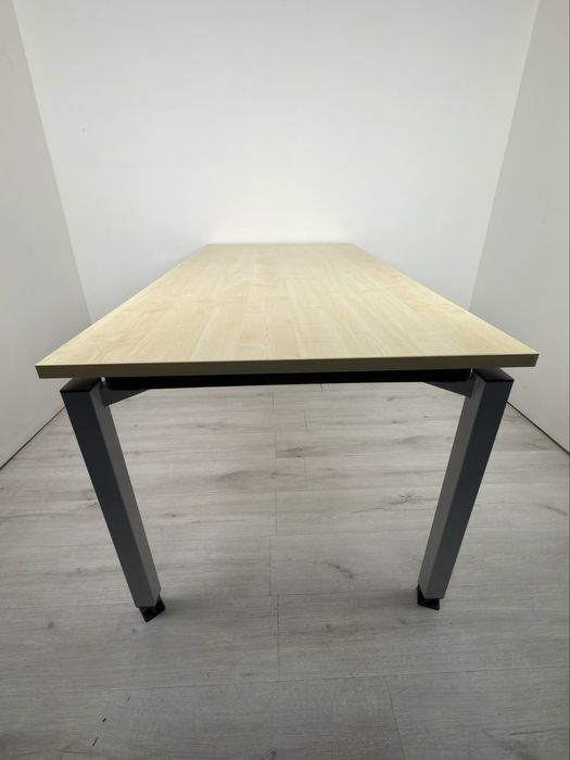 Бюро регулируем ръчно подходяща за офис или домашен кабинет обзавеждан